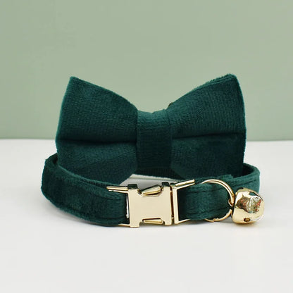 Velvet Purr Green Edition – Aksamitna Obroża dla Kota z Grawerem i Dzwoneczkiem